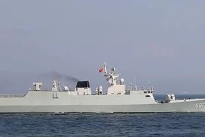 Tàu hộ tống hạng nhẹ Khâm Châu trong cuộc tập trận ở biển Đông. Ảnh: WEIBO