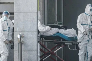 Chăm sóc bệnh nhân nhiễm virus Vũ Hán, tại Vũ Hán (Trung Quốc). Ảnh: AFP