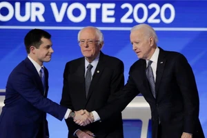 Các ứng viên Dân chủ chuẩn bị cho cuộc bầu cử sơ bộ siêu thứ Ba. Ảnh: BUSINESS INSIDER