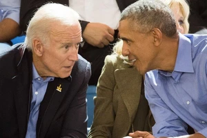 Cựu Phó Tổng thống Joe Biden (trái) đã tham vấn cựu Tổng thống Barack Obama (phải) về chuyện chọn người liên minh cấp phó cho mình. Ảnh: AXIOS