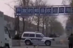 Các biện pháp “giống giới nghiêm” được thực hiện ở huyện Giáp, tỉnh Hà Nam (Trung Quốc) để ngăn COVID-19 lây lan. Ảnh: REUTERS