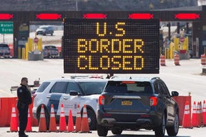 Biên giới Mỹ-Canada ở TP Lansdowne, tỉnh Ontario (Canada) đóng cửa ngăn COVID-19 lây lan. Ảnh: AFP