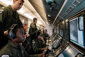 Bên trong một chiếc máy bay do thám P-8A Poseidon của Hải quân Mỹ đang giám sát hoạt động của Trung Quốc ở biển Đông năm 2018. Ảnh: NEW YORK TIMES