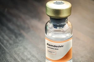 Thuốc kháng virus Remdesivir đã được FDA chấp thuận đưa vào điều trị COVID-19 khẩn cấp. Ảnh: LIVE SCIENCE