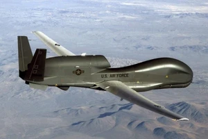  Một chiếc máy bay do thám RQ-4 Global Hawk. Ảnh: KHÔNG QUÂN MỸ