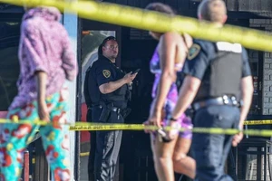 Cảnh sát điều tra hiện trường vụ xả súng. Ảnh: Ken Ruinard/GREENVILLE ONLINE