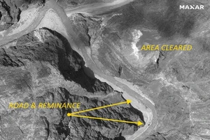 Hình ảnh vệ tinh chụp thung lũng Galwan dọc biên giới tranh chấp Ấn-Trung ngày 6-7 cho thấy Trung Quốc có vẻ đã tháo dỡ các công trình dựng lên gần đây ở biên giới. 