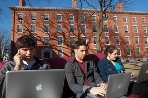 Sinh viên tại trường đại học Harvard. 