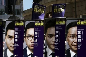 Biểu ngữ quảng bá tranh cử của các thành viên đảng Công dân – đảng có nhiều nhà lập pháp bị loại tư cách ứng cử. Ảnh: Jonathan Wong/SCMP