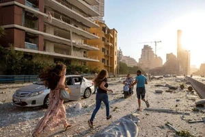 Các vụ nổ tàn phá cả một khu vực rộng lớn ở Beirut. Ảnh: AP