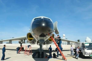 Hình ảnh chiếc máy bay ném bom H-6J của Trung Quốc xuất hiện trái phép trên đảo Phú Lâm. Ảnh: Tài khoản WEIBO saga522_FIA桂系 ngày 11-8