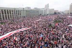 Biểu tình ở Belarus phản đối kết quả bầu cử tổng thống. Ảnh: ASIANEWS