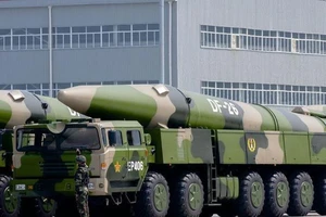 Trung Quốc phóng 2 tên lửa ra Biển Đông giữa căng thẳng với Mỹ