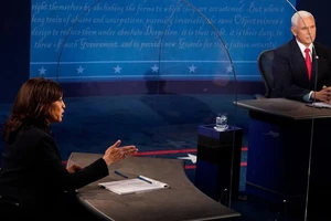 Tranh luận: Phân tích tấm kiếng ngăn ông Pence và bà Harris 