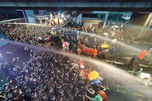 Thái Lan: Người biểu tình mang dù xuống đường như ở Hong Kong