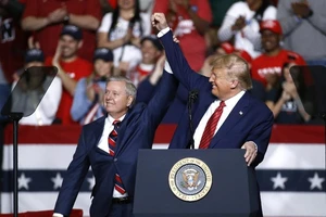 CT Ủy ban Tư pháp Thượng viện góp 500.000đô cho ông Trump kiện