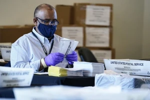 Tổng Chưởng lý Texas kiện 4 bang chiến trường lên Tòa tối cao