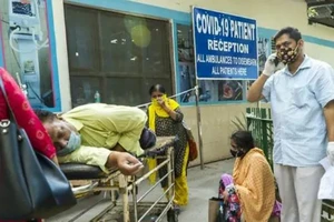 Ấn Độ: Đau xót cảnh người nhà bệnh nhân đâm bác sĩ vì quẫn trí