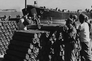 NYT: Mỹ từng tính dùng vũ khí hạt nhân đánh TQ, bảo vệ Đài Bắc