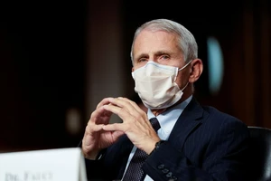 Omicron: Mỹ, EU 'sẵn sàng cho điều tệ nhất', Israel đóng cửa với cả thế giới