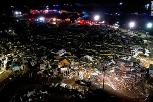 Chùm ảnh 'vùng chiến sự’ Kentucky sau đợt lốc xoáy kinh hoàng cả trăm người chết