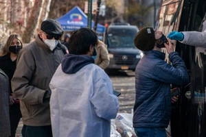 Hàng loạt phát hiện quan trọng từ việc Omicron lây với 'tốc độ ánh sáng' 