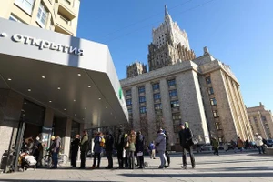 Nỗ lực trong ngoài của Nga chống chọi trừng phạt từ phương Tây