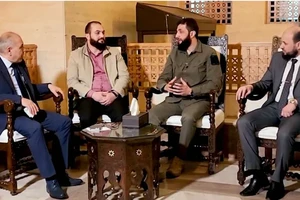 Các bên Syria bắt tay chuyển giao quyền lực