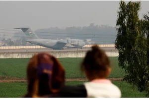 Mỹ cho máy bay quân sự C-17 trục xuất hơn trăm người nhập cư về Ấn Độ