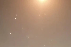 Iran nã tên lửa vào các căn cứ Mỹ ở Qatar và Iraq 