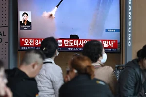 Hàn Quốc họp khẩn sau khi Triều Tiên phóng loạt tên lửa đạn đạo