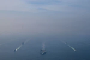 Hải quân Mỹ có thể phong tỏa các cảng Iran và rà phá thủy lôi ở eo biển Hormuz như thế nào?