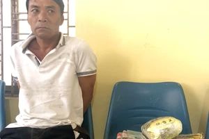 Vừa xuống xe, nghi can mang 6 kg ma túy đá bị bắt giữ