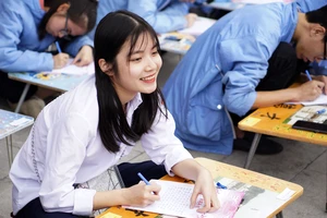 Hơn 500 học sinh khai bút tại khu tưởng niệm Vương triều Mạc