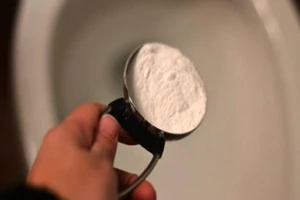 44 học sinh nhập viện cấp cứu do ăn nhầm bột thông bồn cầu