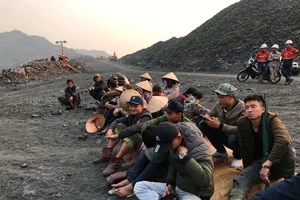 Chủ mỏ và nhà thầu “dàn trận”, mỏ than Uông Thượng tê liệt