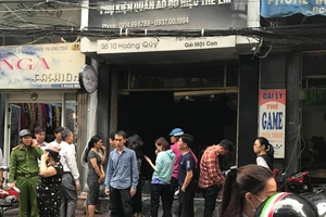 Giành quyền nuôi con, bịt mặt đổ xăng đốt cửa hàng vợ cũ