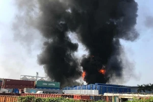 Công an, quân đội dập đám cháy lớn ở Hải Phòng