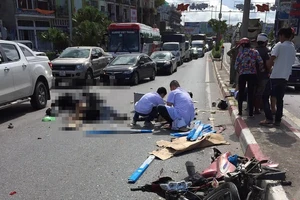 Ô tô khách tông hàng loạt xe máy, ô tô, 5 người thương vong