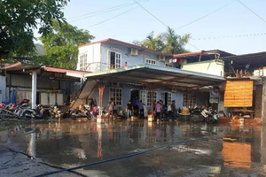 Hải Phòng: Phục vụ quán ăn nghi đâm chết bạn rồi tự sát