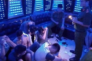 Cựu đội trưởng cảnh sát hình sự bị bắt quả tang đang 'bay lắc'