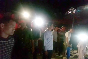 Xe ben lật đè sập nhà dân, 2 mẹ con tử vong