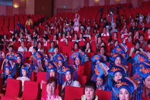 Làm rõ sự kiện có hàng trăm người Trung Quốc tham dự