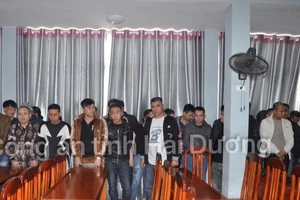 Sới bạc di động trên sông ở Hải Dương