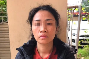 Khởi tố một phụ nữ không cho đo thân nhiệt, tát cảnh sát