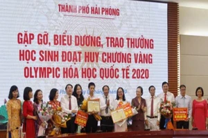 Hải Phòng: HS đạt Huy chương vàng quốc tế nhận thưởng 'khủng'