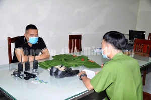 Giả người của Bộ Công an lừa tiền 'chạy' giấy tờ