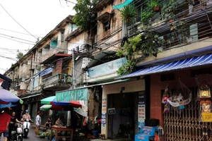 Chỉ đạo di dời khẩn các hộ dân ở chung cư cũ nguy hiểm