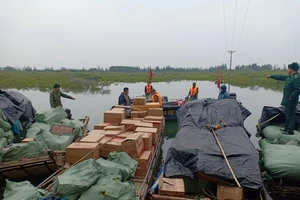 Thấy biên phòng liền bỏ 7 chiếc bè, bơi về phía Trung Quốc 