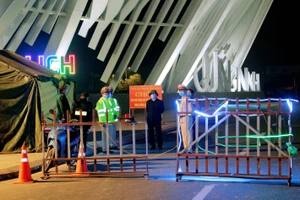 Trạm kiểm soát liên ngành COVID-19 tại khu vực cầu Vàng Chua, thị xã Đông triều 